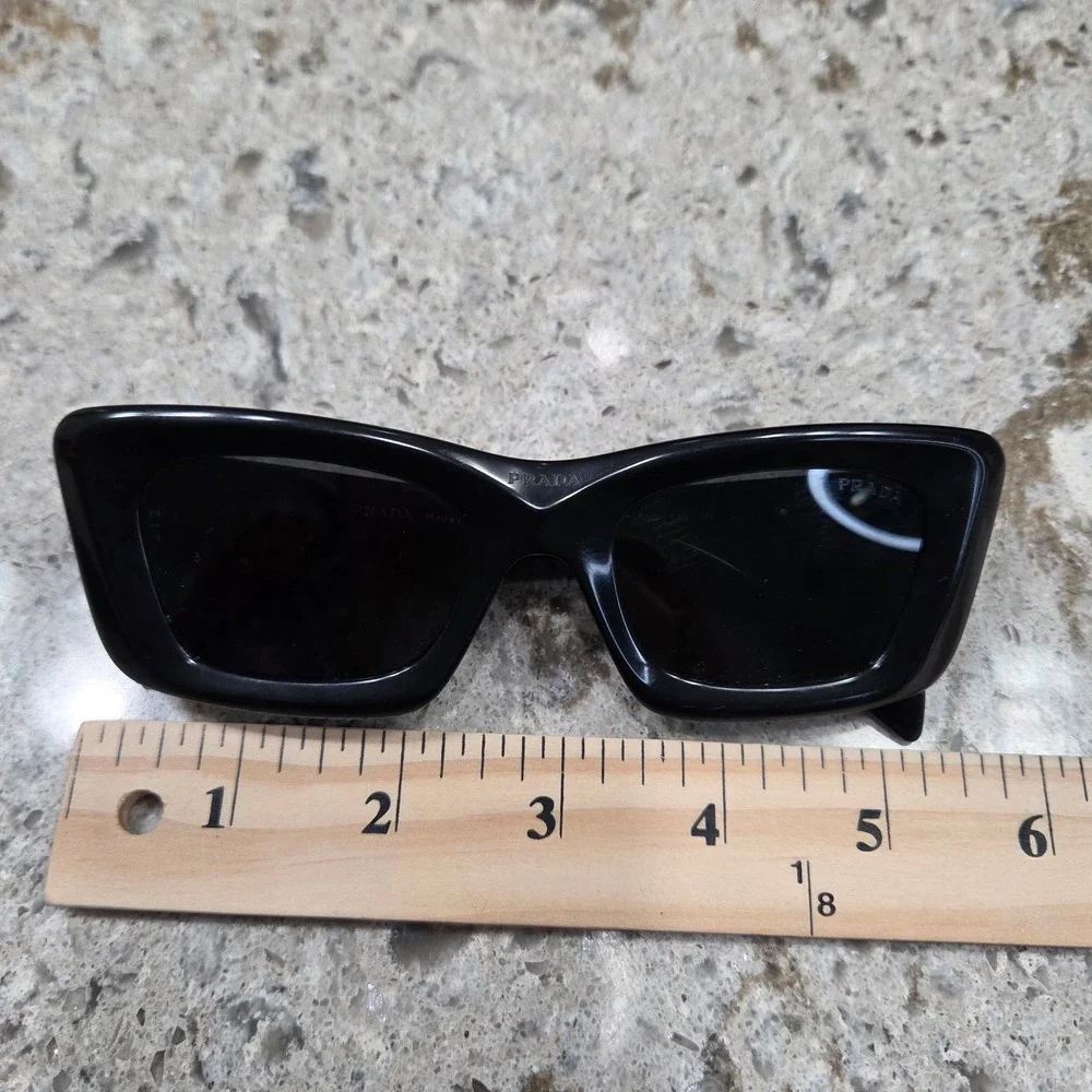 Prada minor flaw